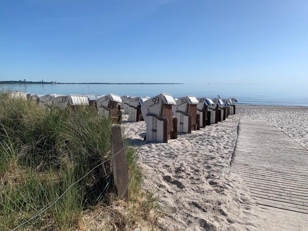 Happy Place Mit Sonnen-Balkon Und Stellplatz Nur 400 M Zum Strand Scharbeutz Esterno foto